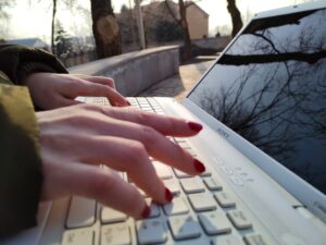 Az online viták pszichológiája – miért húz be?