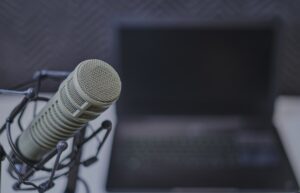 Podcast ajánlók gondolatébresztő témákhoz
