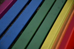 A színhasználat művészete kreatív alkotásokban – kezdőknek