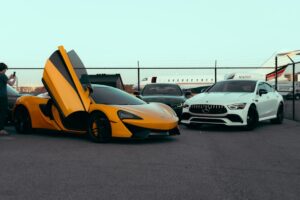 Hogyan mossuk le helyesen autónkat nyáron?