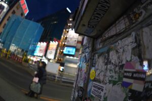 Lámpafénynél más – éjszakai street art túrák felfedezése