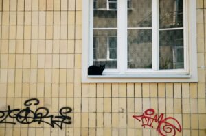 Padok, oszlopok új köntösben – bútor street art a városokban